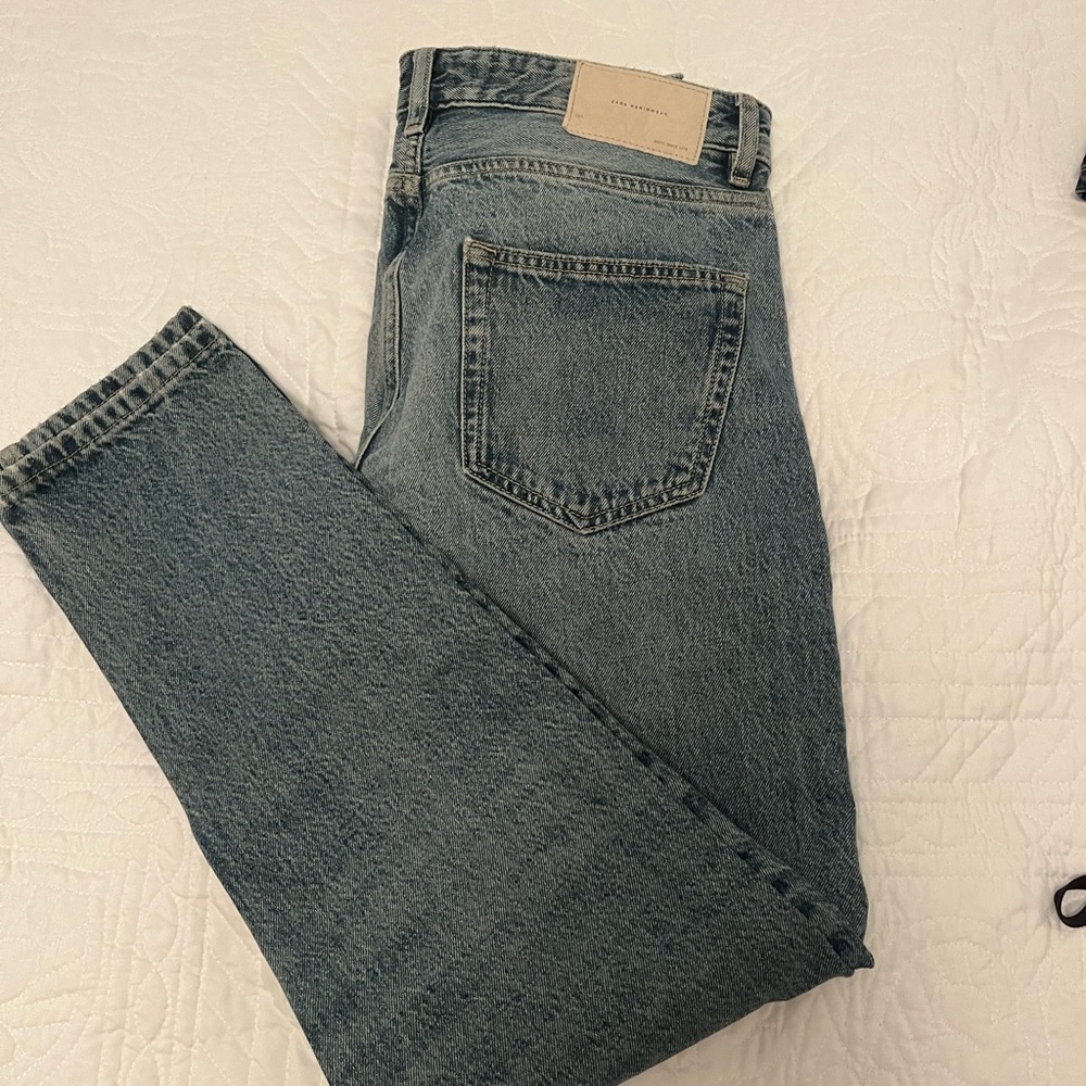 Zara women's Straight Jeans in Classic stone wash Blue
